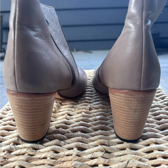 Johnston & Murphy Women's Taupe Ankle Boots | Size 10 - Picture 4 of 7